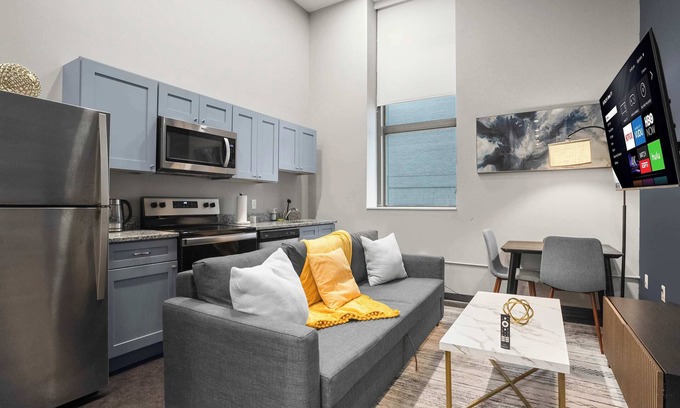 Strip District Apartamento | CozySuites Modern 1BR in Downtown Pitts #3