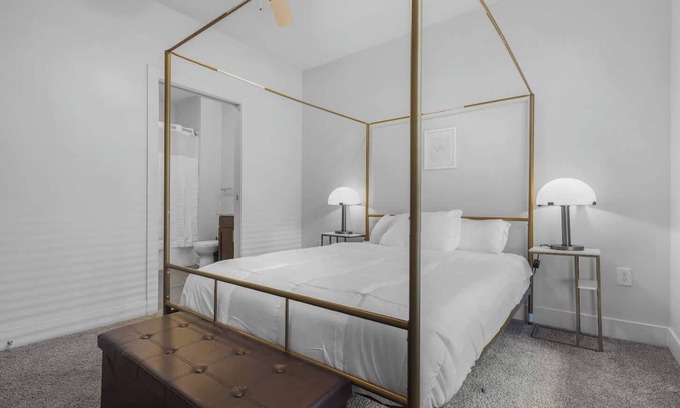Indianapolis Apartamento | CozySuites Modern 2BR, Nora Indianapolis #10