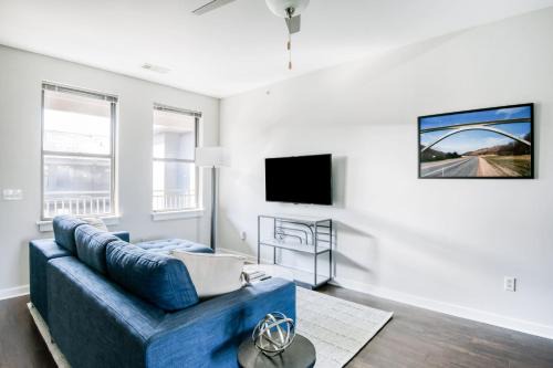 Music Row Apartamento | CozySuites Music Row Chic 1BR w/free parking! 27