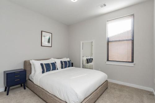 Music Row Apartamento | CozySuites Music Row Spacious 1BR with free parking 11