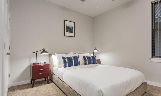 Music Row Apartamento | CozySuites Music Row Spacious 1BR with free parking 30