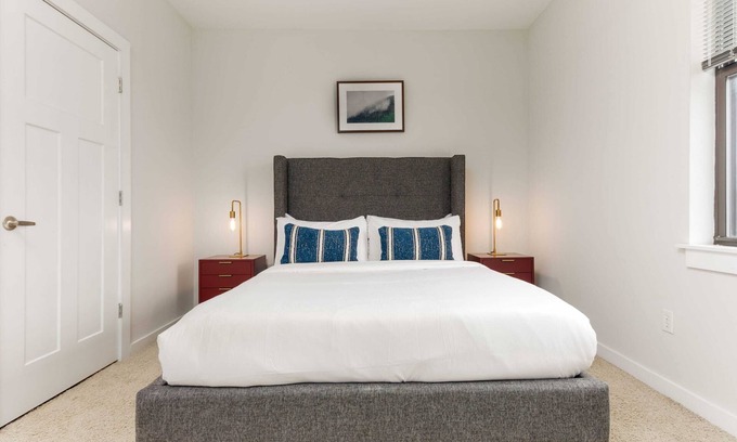 Hillsboro Village Apartamento | CozySuites | Music Row Charming 2BR w/ parking 40