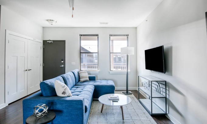 Nashville Apartamento | CozySuites Music Row Modern 1BR w/free parking! 02
