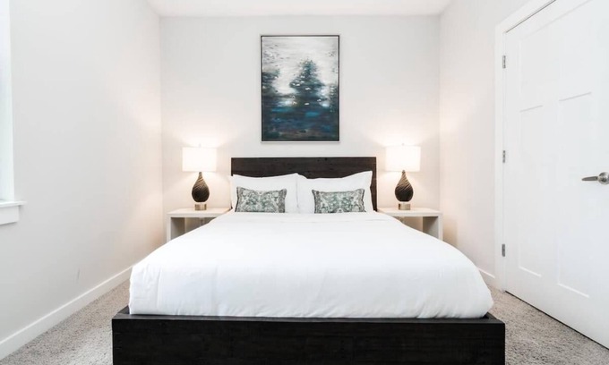 Music Row Apartamento | CozySuites Music Row Stunning 2BR with free parking 05