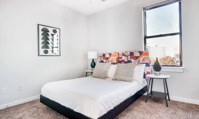 Music Row Apartamento | CozySuites Music Row Bold 1BR w/ free parking!