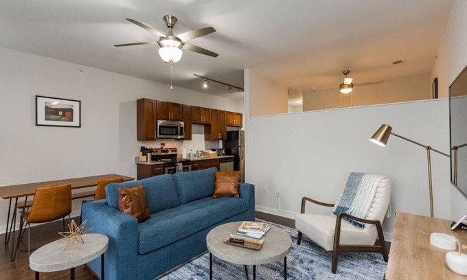 Music Row Apartamento | CozySuites MusicRow Astonishing Studio free parking 53