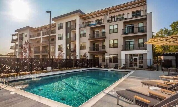 Indianapolis Apartamento | Cozysuites Upscale 2BR near Fashion Mall