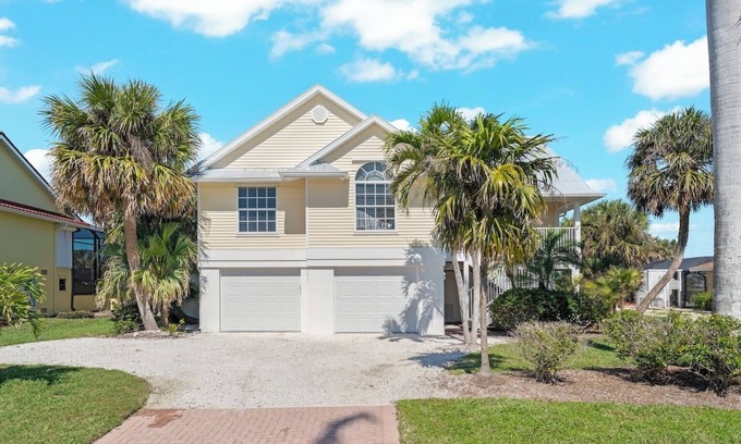 Beachview Country Club Estates Casa | Cozzi Casa al Mare: 3 BR, 2 BA House in Sanibel, Sleeps 6