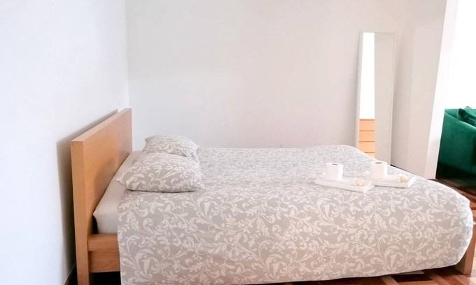 Coimbra Cabina | CQ4 | Large Room with Double Bed, Balcony, Sofa & Workspace