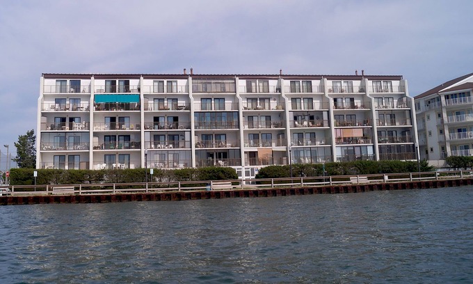 Ocean City Condominio | Cove cangrejo en la bahía de 406 Baywater 3rd St, Wi-Fi gratuito, piscina, Elev, W / D, AC