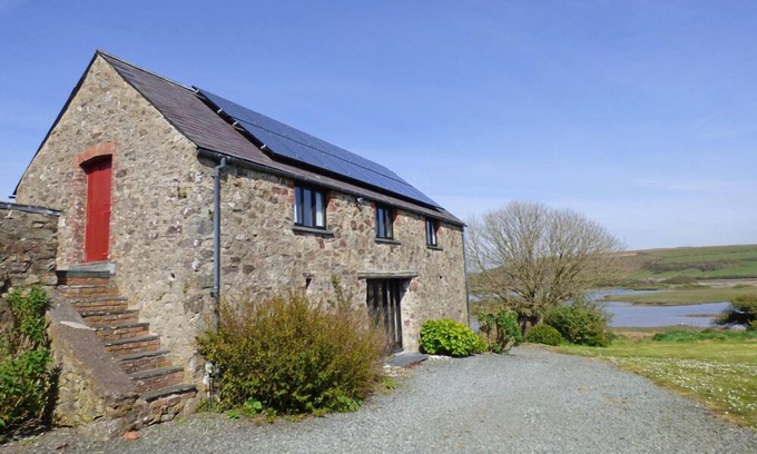 St Brides Casa | Crabhall Barn, Holiday Property Dale, Sleeps 4, 2 bedrooms, bathrooms