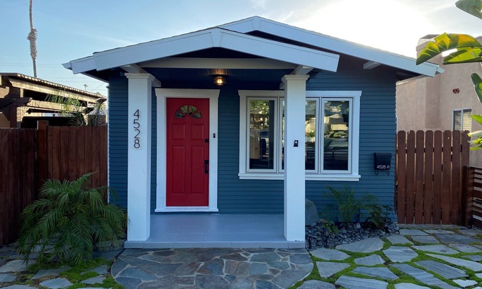 University Heights Casa | Craftsman Bungalow- University Heights 2BR Home