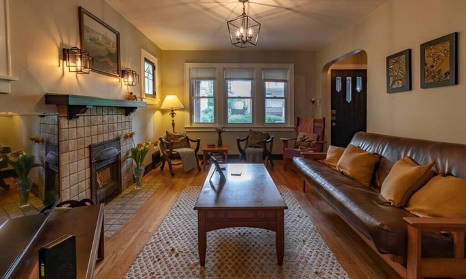 Crafton Casa | Craftsman Charmer | Easy Access to City & Airport