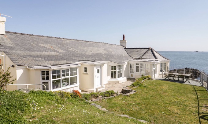 Amlwch Cabaña | CRAIG Y WYLAN, family friendly, character holiday cottage in Amlwch