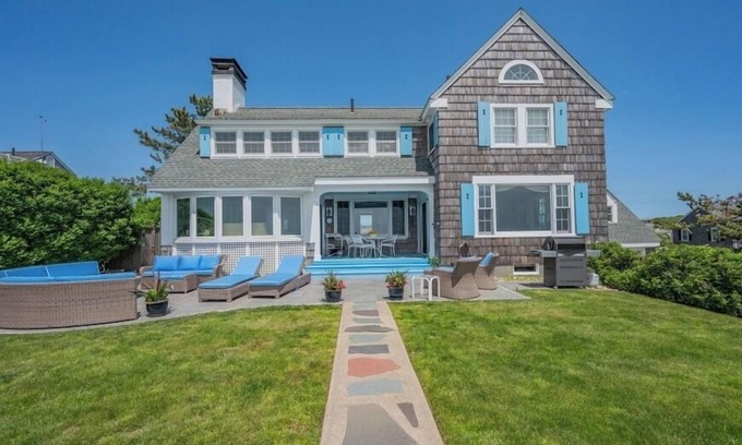 Centerville Casa | Craigville Long Beach Beachfront rental home. Steps to private beach. RPMS029