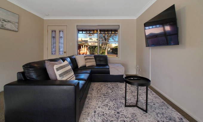 Wagga Wagga Apartamento | Crampton Comforts - Walk to CBD, Cosy & Homely