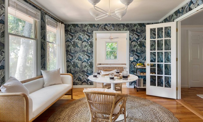 Twin Oaks Casa | Crawdad by AvantStay | Isle of Palms Home w/ BBQ