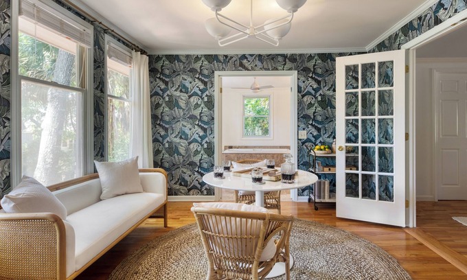 Twin Oaks Casa | Crawdad by AvantStay | Isle of Palms Home w/ BBQ