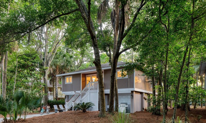 Isle of Palms Cabaña | Crawdad by Avantstay Isle of Palms Home w/ BBQ
