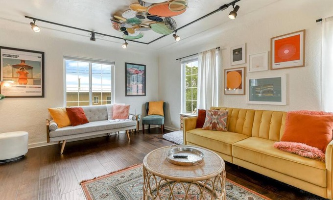 Downtown Apartamento | Creative, Classic, Downtown Gem!