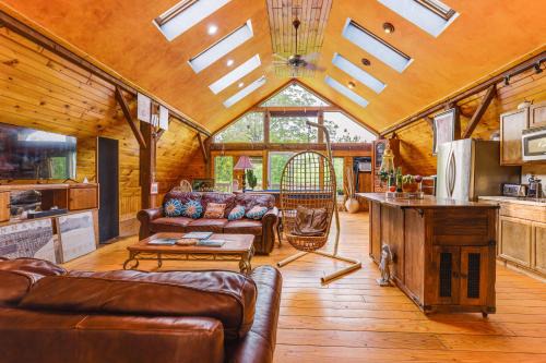 Auburn Apartamento | Creativity Nook Rustic Studio 2 Mi to Owasco Lake