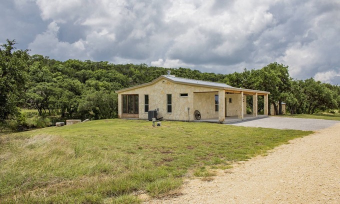 Pipe Creek Casa | Creek Lodge en Rancho Madrono / 1536 Sq. pie