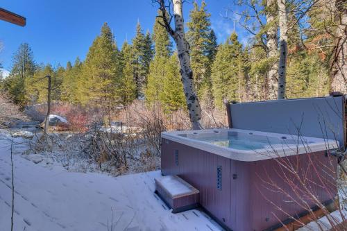 Alpine Meadows Casa | Creek Side- 4 Primary Suites, Hot Tub, Shuttle to Slopes, Pet Friendly