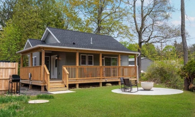 Schnecksville Cabaña | Creek Stay Retreat New Listing