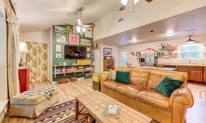 Riverside Cabina | Creekside Cabin 38