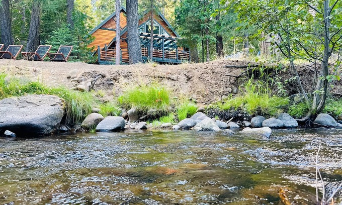 Shingletown Cabina | Cabin on Bailey Creek. 9mi to Lassen, EV, Firepit, Pet Friendly!