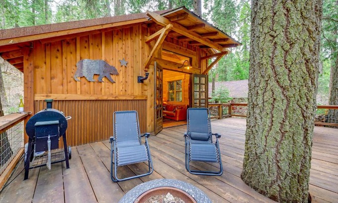 Hartland Casa | Creekside Cabin about 20 Mi to Kings Canyon Park!