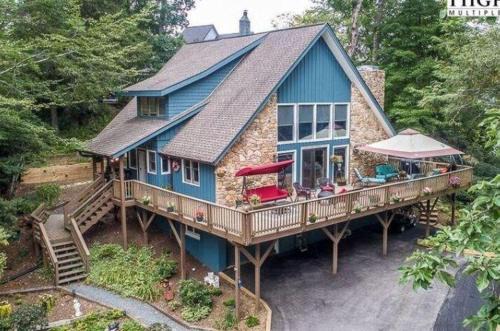 Newland Casa | Creekside Cabin at Linville Land Harbor