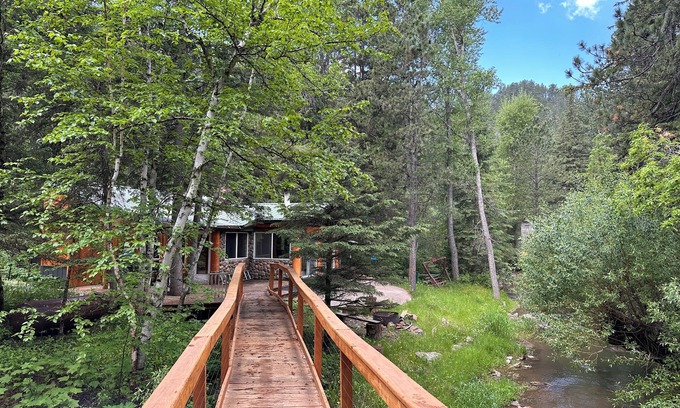 Deadwood Cabina | ¡Felicidad Creekside!