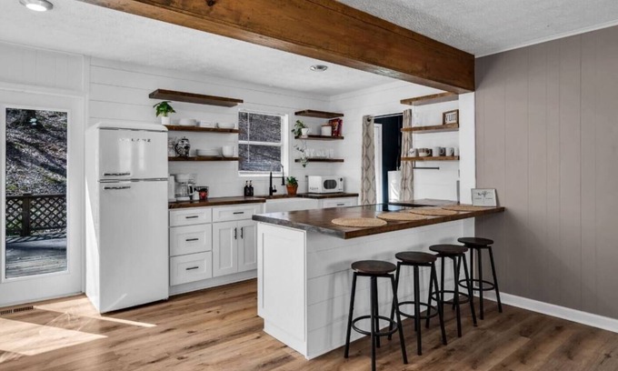Coopertown Otro | Creekside Cabin: Nestled in Woods, 30M Nashville