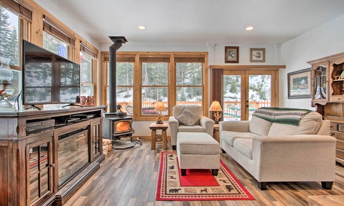 Clancy Cabaña | Creekside Clancy Cabin in Helena Natl Forest!
