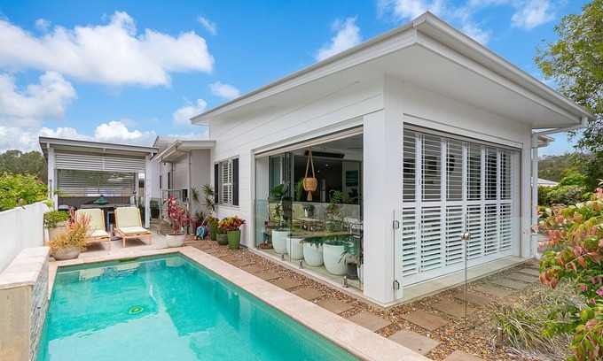 Pottsville Casa | Creekside Cottage - 3BR Tranquil Beach Home by uHoliday
