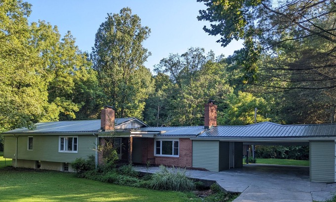 Staffordsville Casa | Creekside getaway with firepit-- 40 min from Virginia Tech