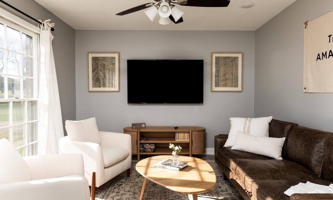 Gallatin Casa | Creekside Getaway - Close to DT & Lake