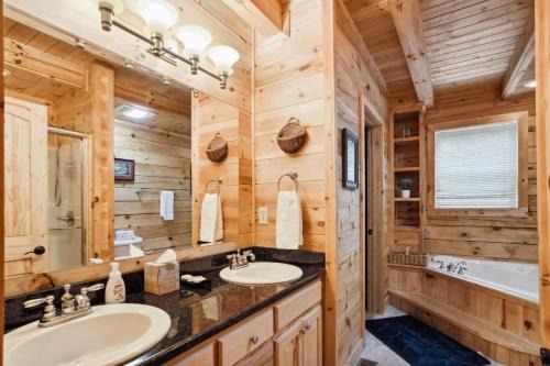 Todd Casa | Creekside Hideaway