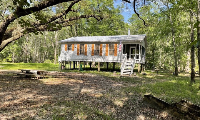 Claxton Cabina | Creekside Hunting and Fishing Cabin overlooking Lotts Creek on 190 acres