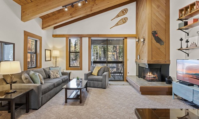 Truckee Casa | Creekside Northstar Condo w/ Fireplace, Balcony, Pool & Free Shuttle