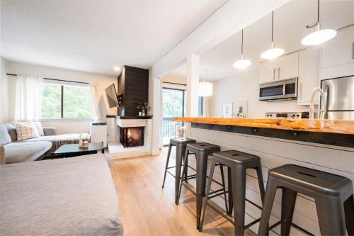 Whistler Creekside Apartamento | Creekside Oasis 4 Beds Pool and Hot Tub