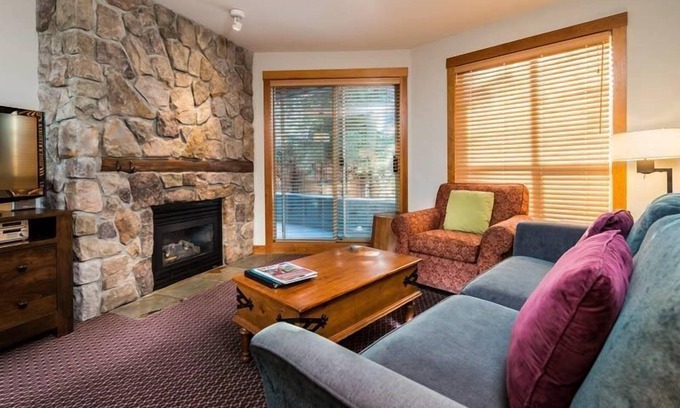 Whistler Creekside Apartamento | Suite moderna cerca de Whistler | Gran acceso a la montaña + Ski-in / Ski out