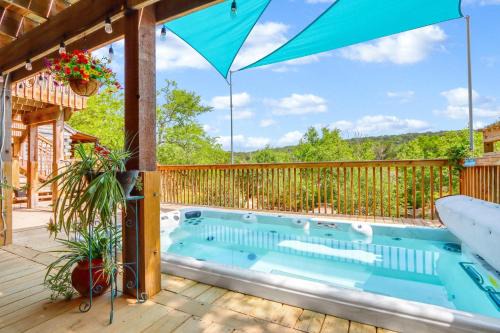 Wimberley Casa | Creekside Vista Escape - Lodge