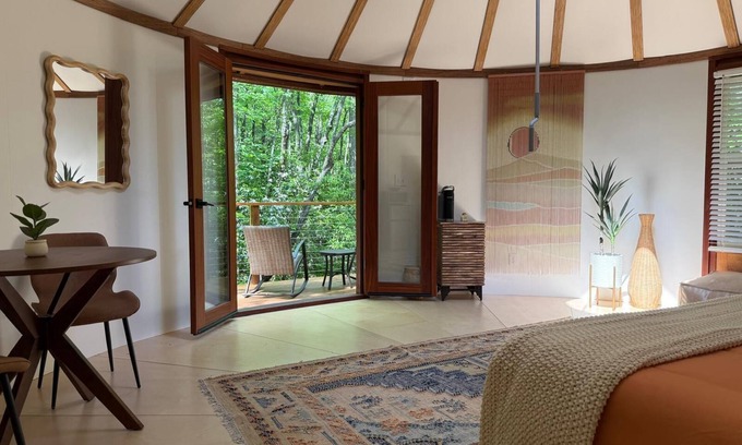 Balsam Grove Cabina | Creekside Yurt - The Whisperer