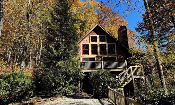 Wildwood Mountain Cabina | Creekview Cabin | Screened Porch With Indoor Wood Burning Fireplace