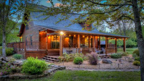 Cashes Valley Casa | Creekwood Cabin