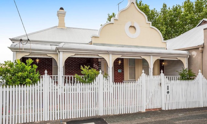 South Fremantle Casa | Crepe Myrtle Cottage