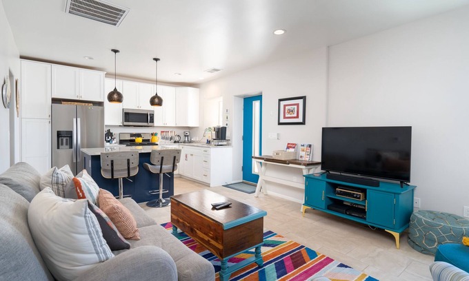 Santa Fe Casa | Crescent Moon Casita | Dog Friendly, Walk to Town, Private Outdoor Space