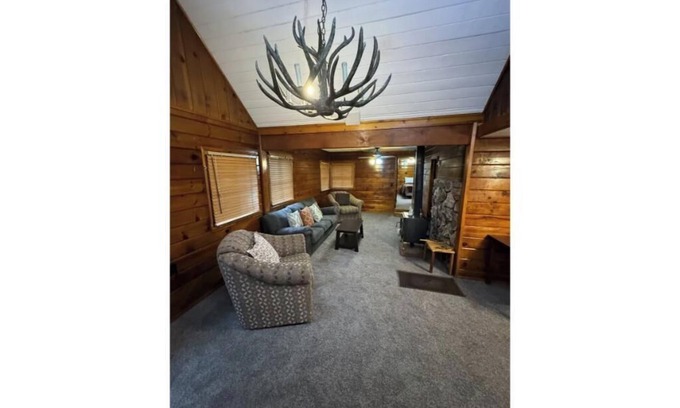 Crestline Apartamento | Crest Lodge Historic Mountain Inn - Big bear